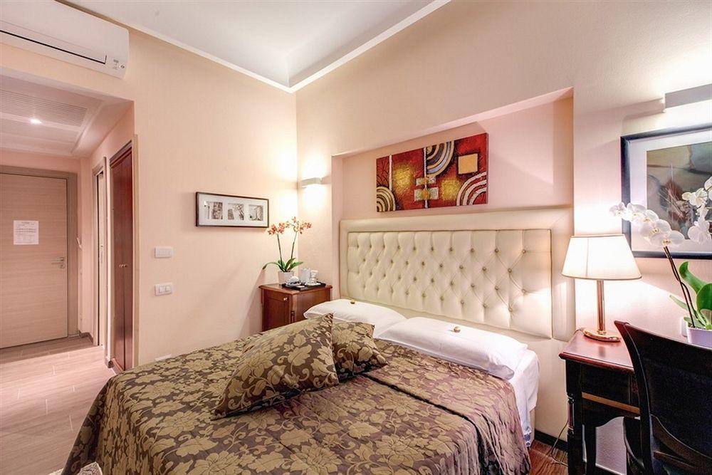 โรม55 - เปียซซา ดิ สปัญญา Hotel ภายนอก รูปภาพ